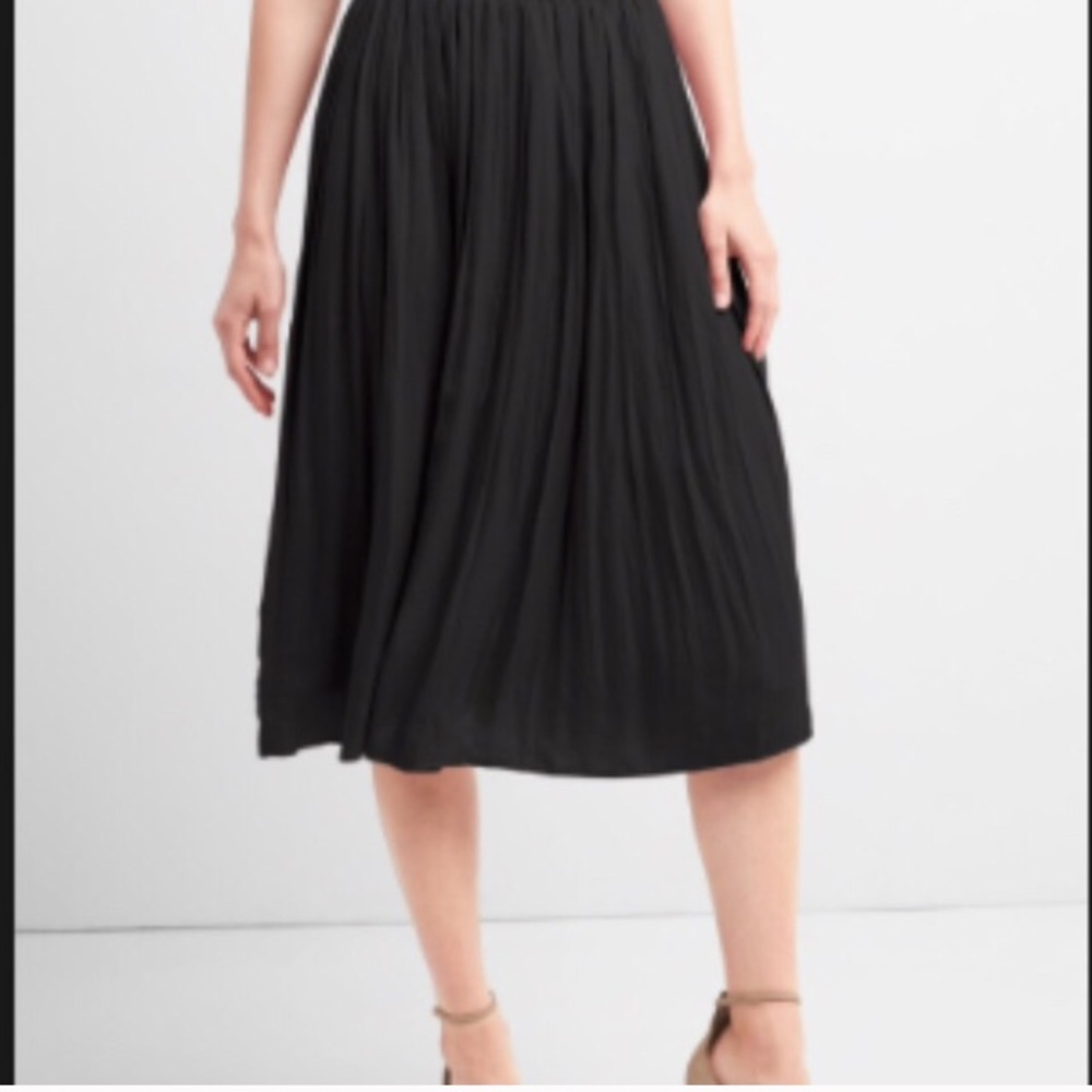 SOLD Gap pleated midi skirt